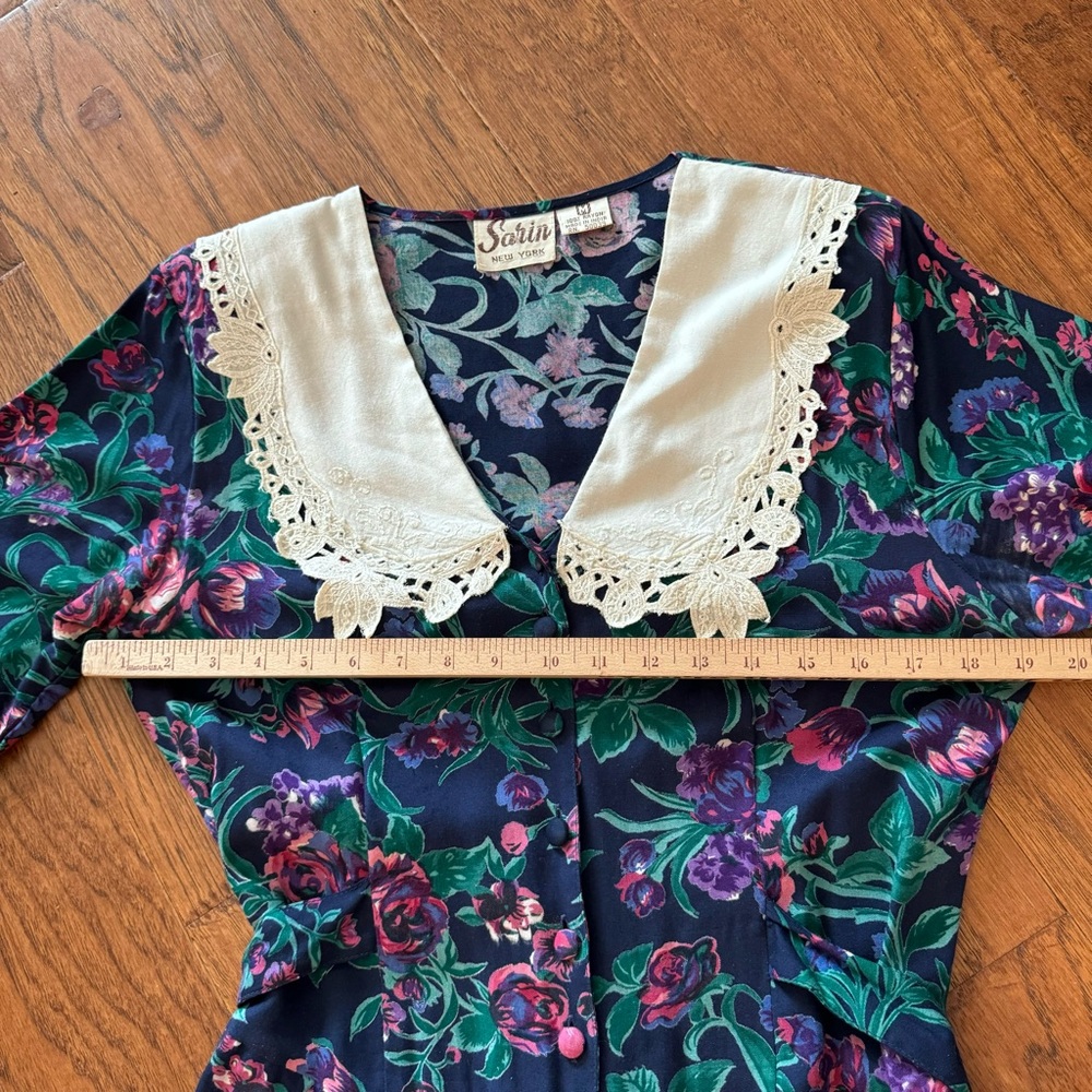 1980s Sarin NY Floral Dress Lace Bib Collar Cottage Prairie Pilgrim Folk MED - Picture 10 of 16